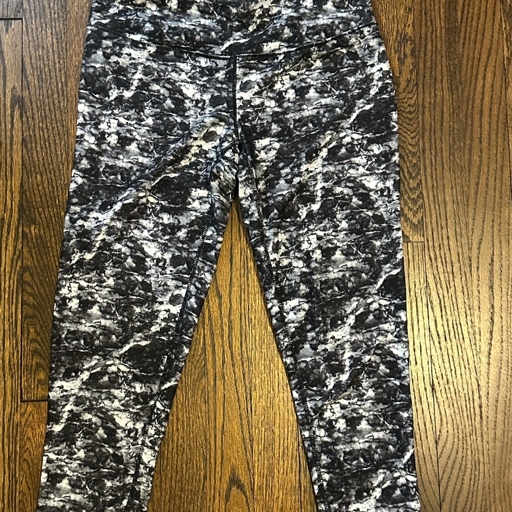 Black and White Patterned Leggings